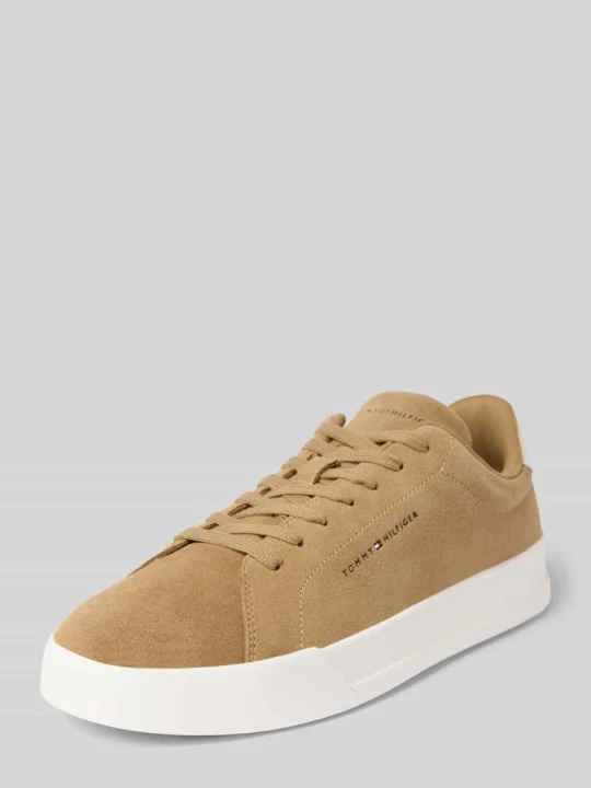 Zdjęcie produktu Sneakersy o niskim kroju ze skóry welurowej model „COURT CORE” Tommy Hilfiger Beżowy