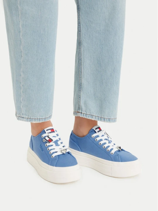 Zdjęcie produktu Sneakersy Tommy Jeans Tjw Flatform Sneaker Charms EN0EN02959 Niebieski