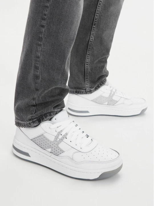 Zdjęcie produktu Sneakersy Under Armour UA Court 96 Suede 3028765 Biały