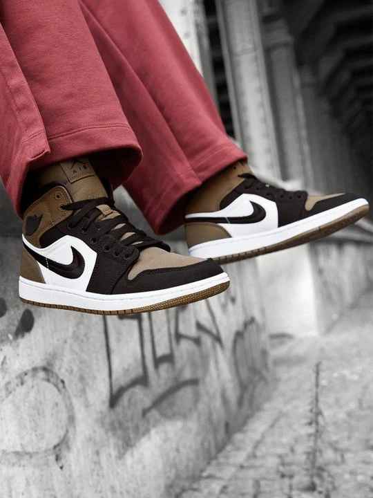 Zdjęcie produktu Sneakersy wysokie Jordan ciemnobrązowy