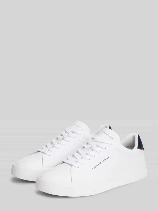 Zdjęcie produktu Sneakersy z mieszanki skóry z detalami z logo Tommy Hilfiger Biały