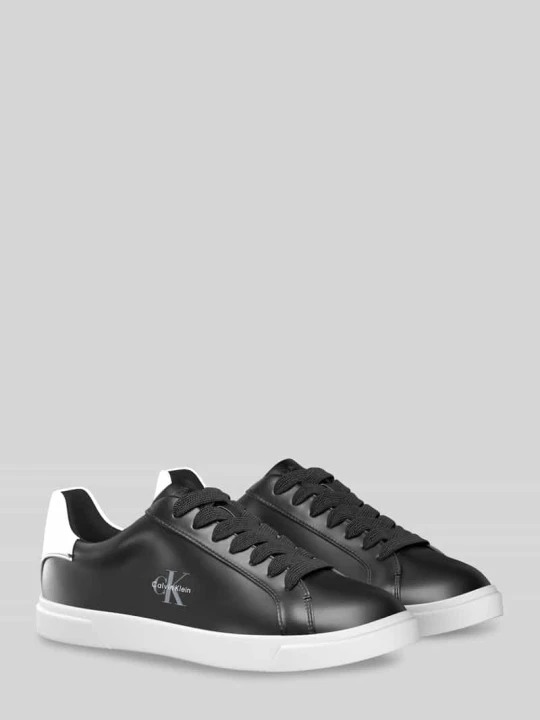 Zdjęcie produktu Sneakersy z naturalnej skóry z wytłaczanym logo Calvin Klein Czarny