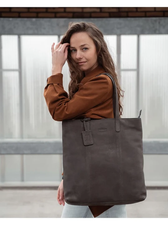 Zdjęcie produktu SPARWELL Skórzana torebka "Ashlee" w kolorze brązowym - 39 x 41 x 10 cm rozmiar: onesize
