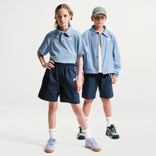 Zdjęcie produktu Spodenki cargo z tkaniny dla dużych dzieci Nike Club - Niebieski