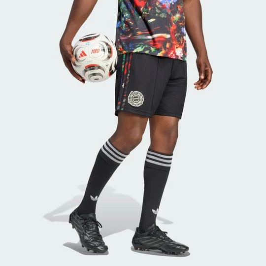 Zdjęcie produktu Spodenki FC Bayern 26 / 27 Wiesn Adidas czarny