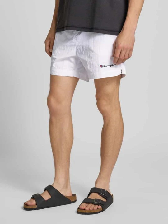 Zdjęcie produktu Spodenki kąpielowe o kroju regular fit z wyhaftowanym logo Champion Biały