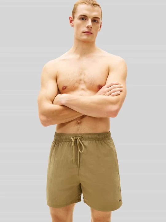 Zdjęcie produktu Spodenki kąpielowe o kroju regular fit z wyhaftowanym logo Tommy Hilfiger Khaki