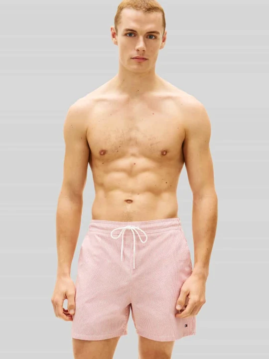Zdjęcie produktu Spodenki kąpielowe o kroju regular fit z wyhaftowanym logo Tommy Hilfiger Czerwony