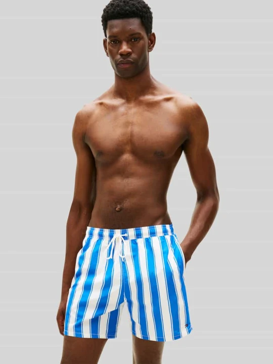 Zdjęcie produktu Spodenki kąpielowe o kroju regular fit ze wzorem na całej powierzchni Tommy Hilfiger Królewski niebieski