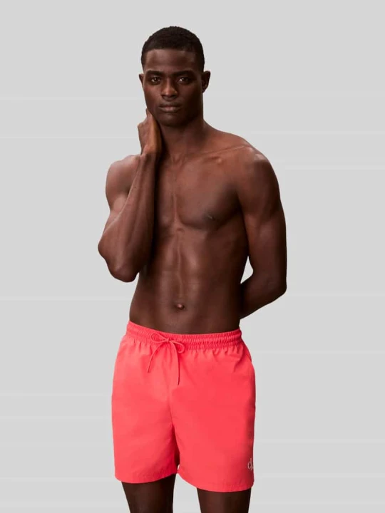 Zdjęcie produktu Spodenki kąpielowe z detal z logo Calvin Klein Koralowy