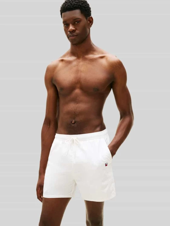 Zdjęcie produktu spodenki kąpielowe z nadrukiem z logo Tommy Hilfiger Biały