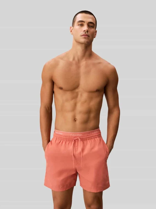 Zdjęcie produktu spodenki kąpielowe z pasek z logo Calvin Klein Morelowy