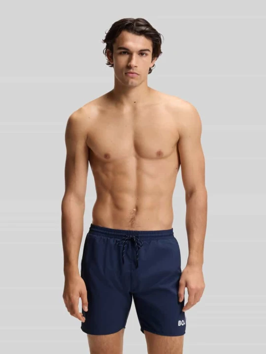 Zdjęcie produktu Spodenki kąpielowe z paskiem z logo w kontrastowym kolorze model „STARFISH” Boss