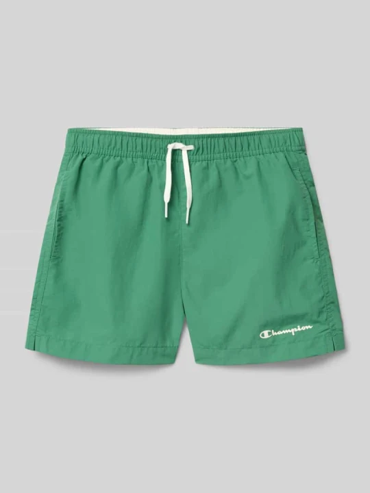 Zdjęcie produktu Spodenki kąpielowe z wpuszczanymi kieszeniami i nadrukiem z logo Champion Zielony