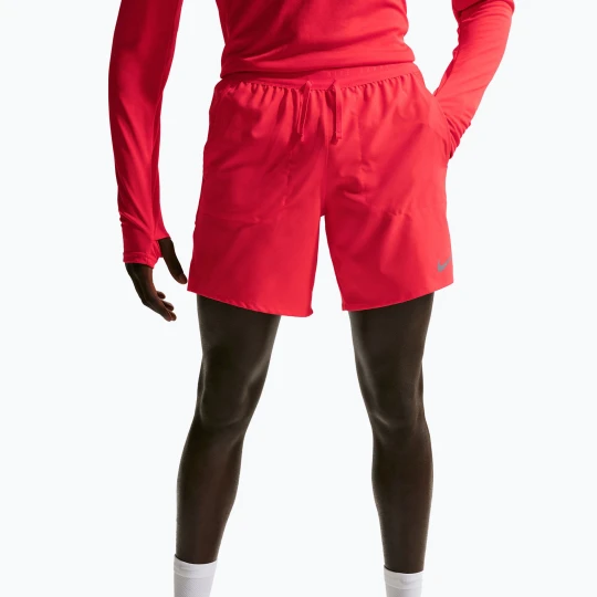 Zdjęcie produktu Spodenki do biegania męskie Nike Stride Dri-Fit Brief-Lined 7" light crimson Czerwony