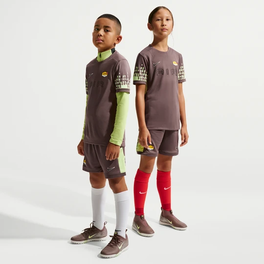 Zdjęcie produktu Spodenki piłkarskie dla dużych dzieci Dri-FIT Kylian Mbappé Academy - Brązowy Nike