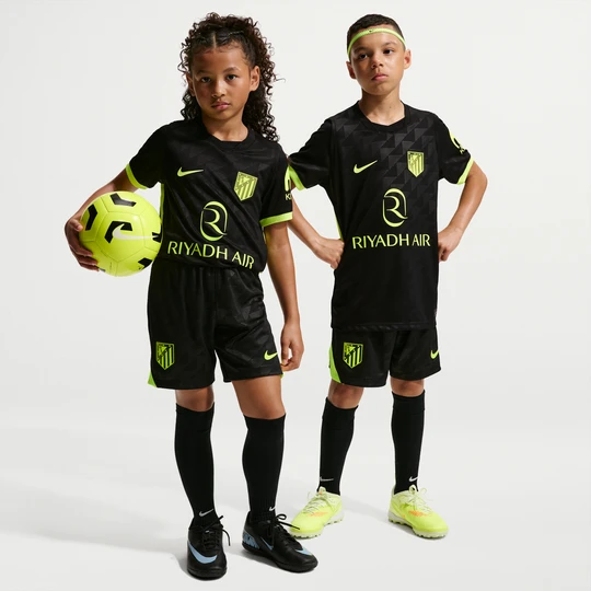 Zdjęcie produktu Spodenki piłkarskie dla dużych dzieci Nike Dri-FIT Atlético Madryt Stadium 2026/27 (wersja wyjazdowa) – replika - Czerń