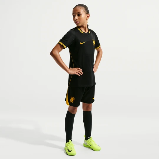 Zdjęcie produktu Spodenki piłkarskie dla dużych dzieci Nike Dri-FIT Chelsea F.C. Stadium 2026 / 27 (wersja wyjazdowa) – replika - Czerń