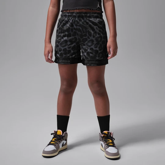Zdjęcie produktu Spodenki sportowe z motywem otwartego rombu i nadrukiem dla małych dzieci Jordan Dri-FIT - Czerń