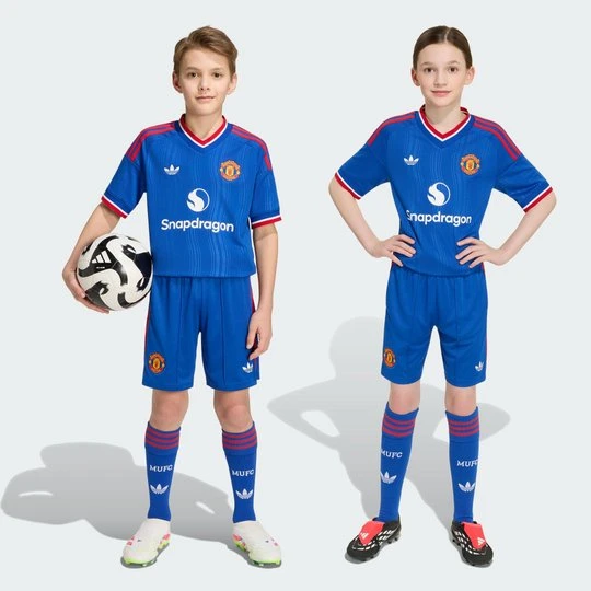 Zdjęcie produktu Spodenki wyjazdowe dziecięce Manchester United 26 / 27 Adidas Royal Blue