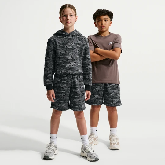 Zdjęcie produktu Spodenki z dzianiny dresowej dla dużych dzieci Nike Club Fleece - Czerń