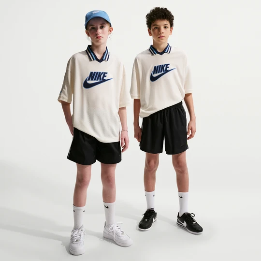Zdjęcie produktu Spodenki z tkaniny dla dużych dzieci Nike - Czerń