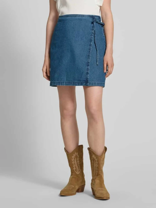 Zdjęcie produktu Spódnica jeansowa w kopertowym stylu model ‘DALLAS’ Ichi Jeansowy niebieski
