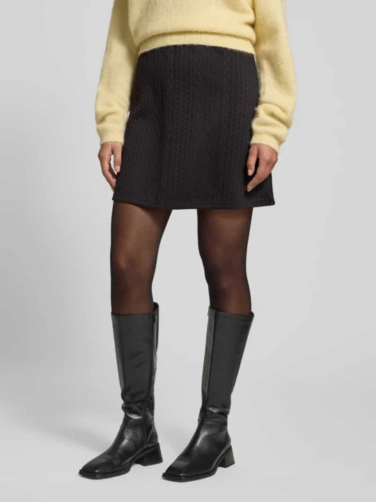 Zdjęcie produktu Spódnica mini rozkloszowana z fakturowanym wzorem z wiskozą model ‘JANNI’ Vero Moda Czarny