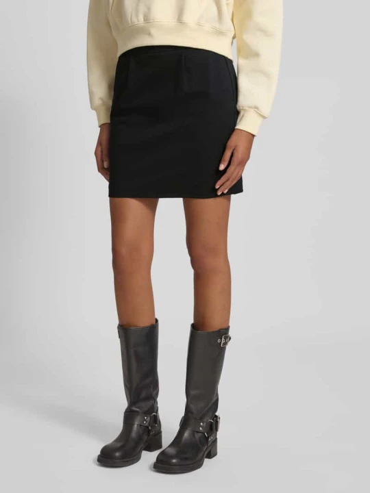 Zdjęcie produktu Spódnica mini rozkloszowana z mieszanki wiskozy model ‘POPTRASH’ Only Czarny