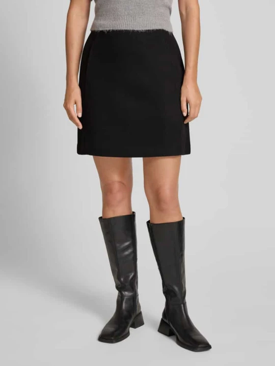 Zdjęcie produktu Spódnica mini z bocznymi wpuszczanymi kieszeniami model ‘FORTUNEALLISON’ Vero Moda Czarny