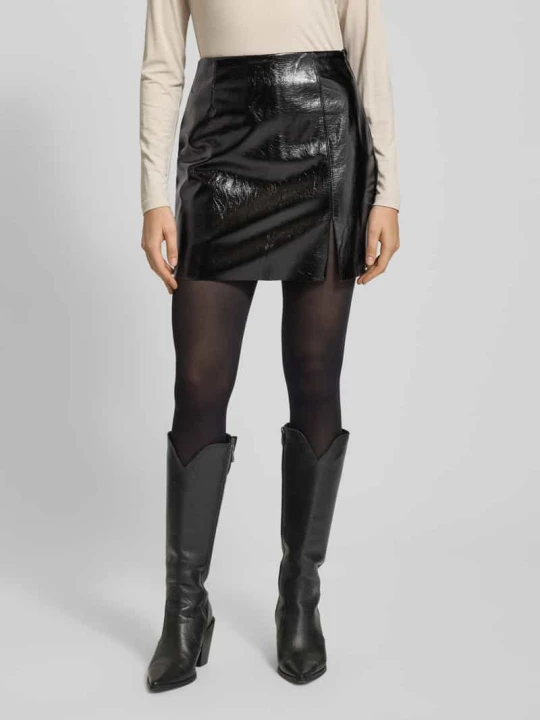 Zdjęcie produktu Spódnica mini z imitacji skóry lakierowanej model ‘NELLY’ Vero Moda Czarny