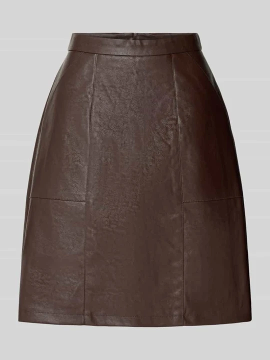 Zdjęcie produktu spódnica mini z materiał skóropodobny z ozdobne szwy model 'Ma44ry' ZABAIONE Ciemnobrązowy