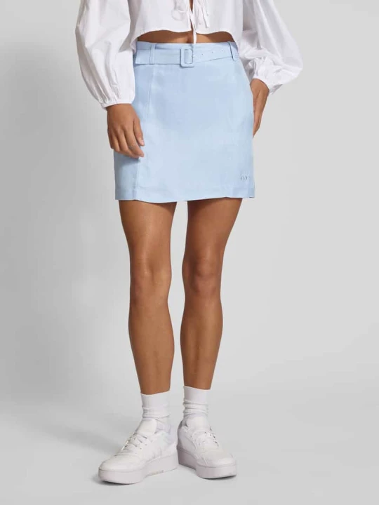 Zdjęcie produktu Spódnica mini z paskiem model ‘Majella’ LeGer Jasnoniebieski