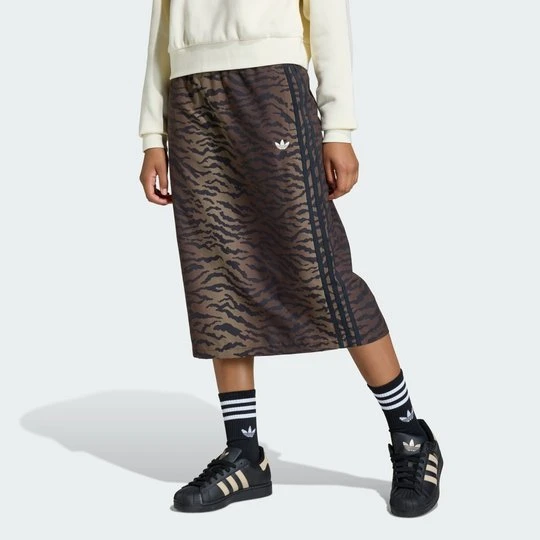 Zdjęcie produktu SPÓDNICA SLIM AOP TWILL SKIRT Adidas Night Brown