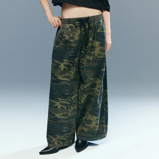Zdjęcie produktu Spodnie baggy low waist we wzór moro House