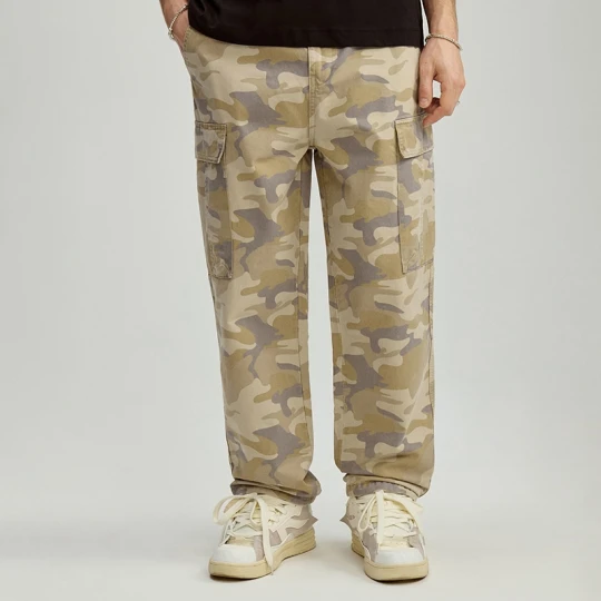 Zdjęcie produktu Spodnie baggy we wzór camo House