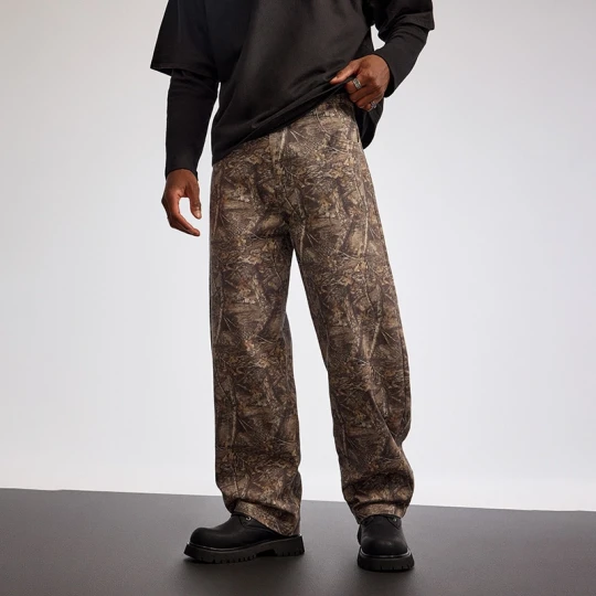 Zdjęcie produktu Spodnie baggy we wzór camo House