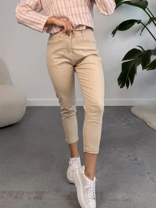 Zdjęcie produktu Spodnie Beżowe Mom Fit ClothStore