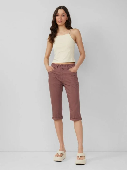 Zdjęcie produktu Spodnie Capri Catie / Slim Fit / Mid Rise QS różowy
