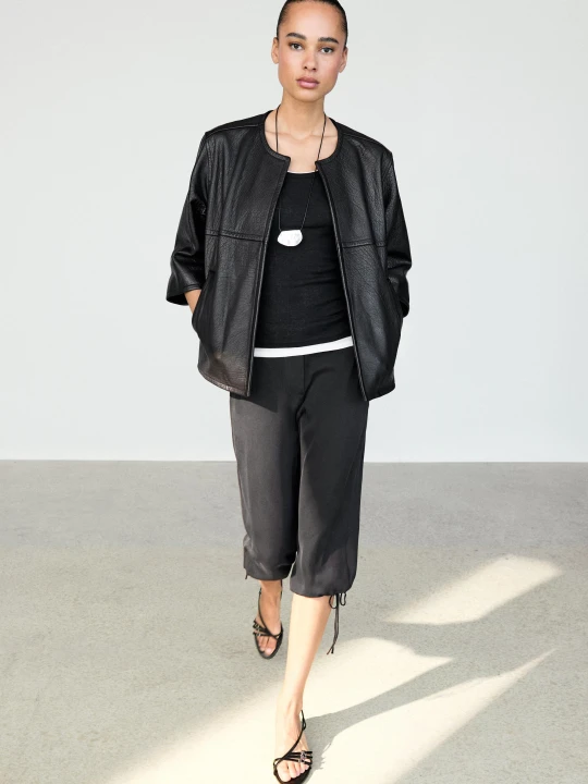 Zdjęcie produktu Spodnie Capri Z Wiązaniem U Dołu Z Domieszką Jedwabiu - Czarny - Massimo Dutti - Female
