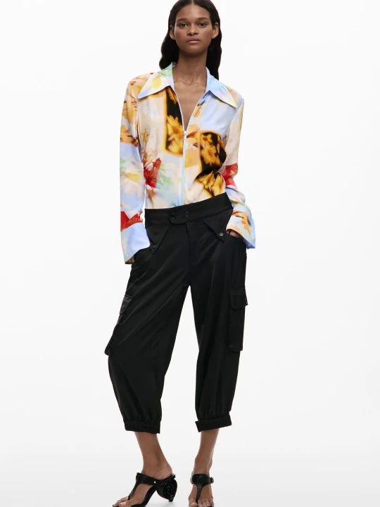 Zdjęcie produktu Spodnie capri cargo Desigual czarny