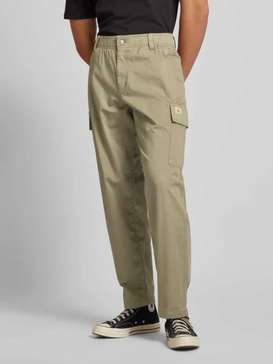 Zdjęcie produktu Spodnie cargo o kroju slim fit z elastycznym pasem Calvin Klein Jeans Oliwkowy
