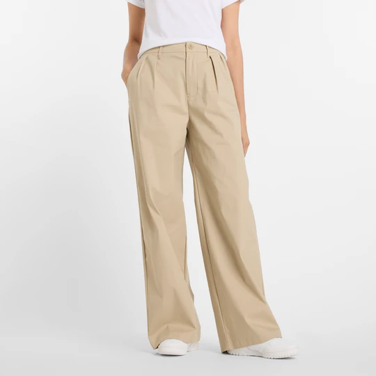 Zdjęcie produktu Spodnie damskie New Balance WP51538SOT – beżowe