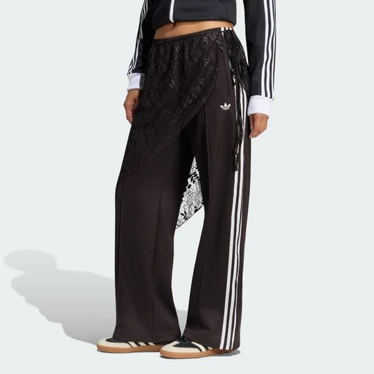 Zdjęcie produktu Spodnie dresowe 2W1 Firebird Loose z koronkową spódnicą Adidas Night Brown