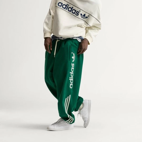 Zdjęcie produktu Spodnie dresowe adiSignature NY Adidas Dark Green