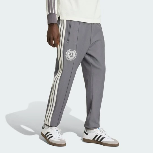 Zdjęcie produktu SPODNIE DRESOWE MERCEDES-AMG PETRONAS FORMULA 1 TEAM SILVER ARROWS ICON Adidas