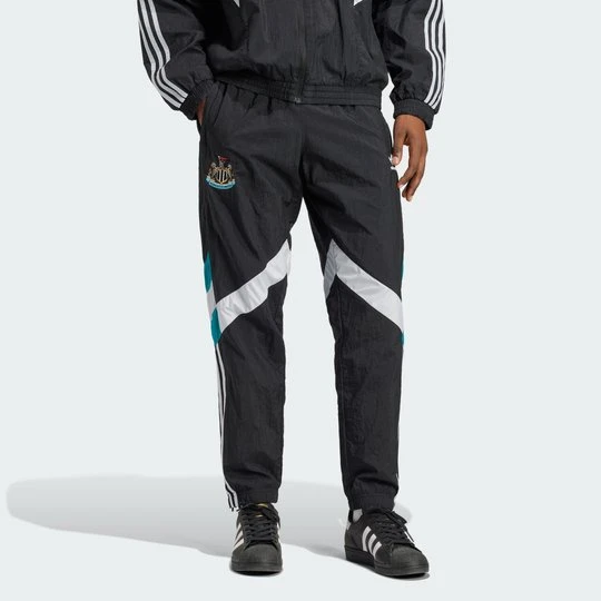 Zdjęcie produktu Spodnie dresowe Newcastle United FC Originals Adidas czarny
