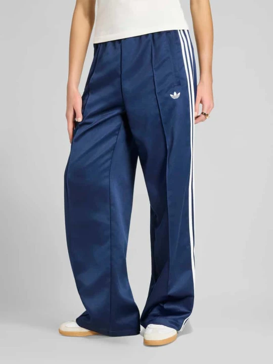 Zdjęcie produktu Spodnie dresowe o kroju loose fit z elastycznym pasem adidas Originals Ciemnoniebieski