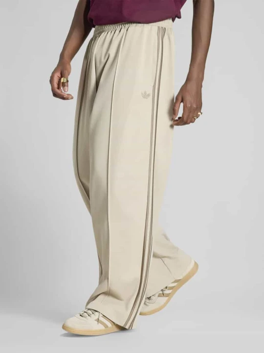 Zdjęcie produktu Spodnie dresowe o kroju loose fit z mieszanka bawełny z kantami adidas Originals Piaskowy