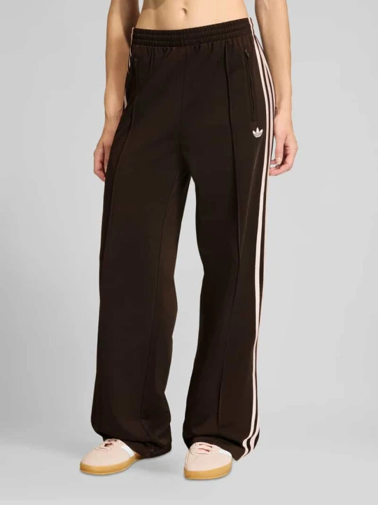 Zdjęcie produktu Spodnie dresowe o kroju regular fit z detalami z logo adidas Originals Czekoladowy